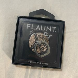 🆕 Flaunt snake print phone ring